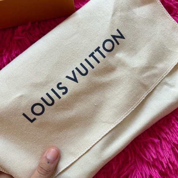 Louis Vuitton 3Piece Set - Picture 5 of 9